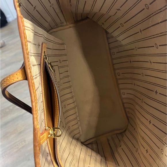 Louis Vuitton Neverfull mm - Picture 6 of 8